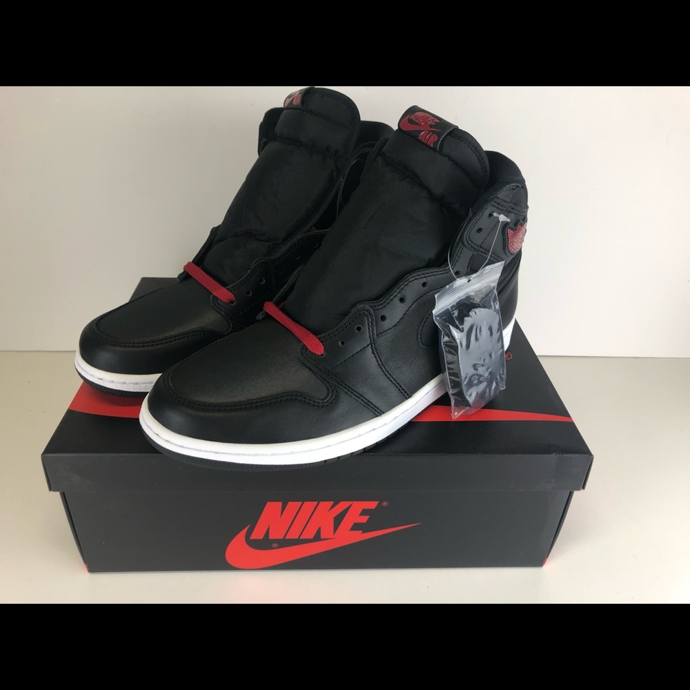 AIR JORDAN 1 RETRO HI OG BLACK GYM RED 555088-060 - Picture 8 of 8